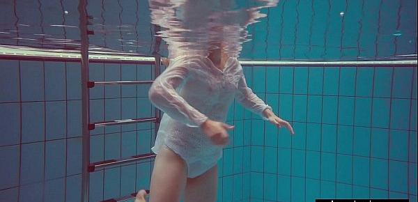  Cute Melissa plays underwater